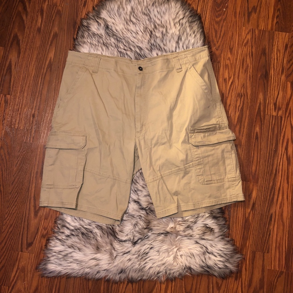 WRANGLER Men’s Tan Cargo Shorts Sz42